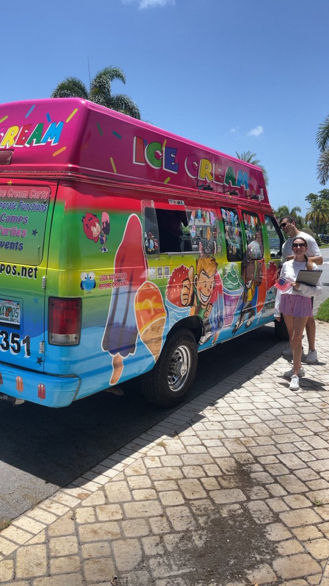 BrandonLudwigFL's tweet image. Election season never stops in Florida.
Members of @FloridaYRs spent Saturday in Ft. Lauderdale w/ @browardyrc collecting petitions to get YR state house candidate @YoniAnijar on the ballot in a key open seat.
And yes, we did win over the ice cream man.