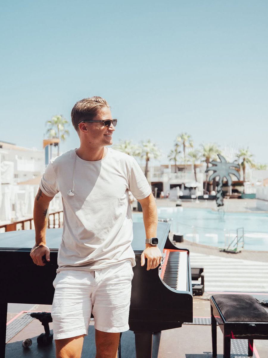 KygoMusic's tweet image. Excited for the opening night at @ushuaiaibiza! See you every Sunday this summer 🌴