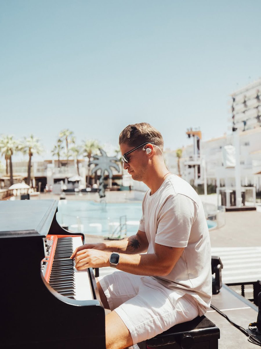 KygoMusic's tweet image. Excited for the opening night at @ushuaiaibiza! See you every Sunday this summer 🌴