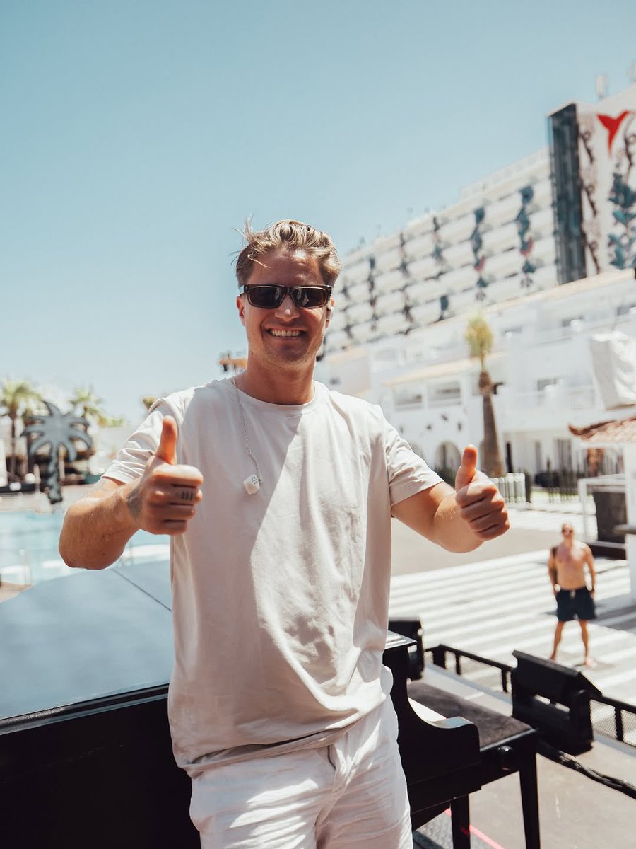 KygoMusic's tweet image. Excited for the opening night at @ushuaiaibiza! See you every Sunday this summer 🌴