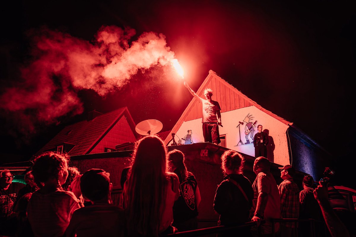 ZSKberlin's tweet image. Das ist Obi. Er hat mit ganz vielen tollen Menschen zum zwölften Mal ein fantastisches Festival in der Provinz von Sachsen-Anhalt organisiert. @rock_im_garten ist das Festival der Herzen. Ein Wahnsinn, was die Leute hier auf die Beine stellen. Vielen Dank für die Einladung