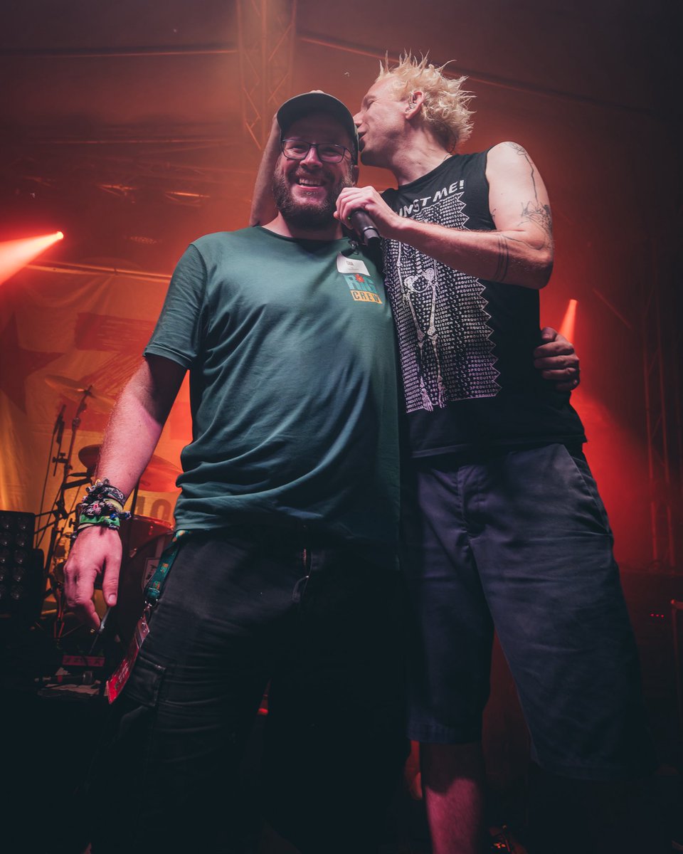 ZSKberlin's tweet image. Das ist Obi. Er hat mit ganz vielen tollen Menschen zum zwölften Mal ein fantastisches Festival in der Provinz von Sachsen-Anhalt organisiert. @rock_im_garten ist das Festival der Herzen. Ein Wahnsinn, was die Leute hier auf die Beine stellen. Vielen Dank für die Einladung