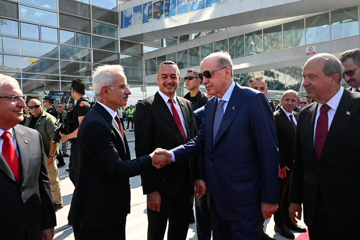 Abdulkadir URALOĞLU (@a_uraloglu) on Twitter photo 📍KKTC Ercan Havalimanı
Cumhurbaşkanımız Sn. <a href="/RTErdogan/">Recep Tayyip Erdoğan</a>’ı havalimanında karşıladık.
KKTC’ye 20 Temmuz Barış ve Özgürlük Bayramı’nda eserler kazandırmak için buradayız.
#AyYıldızAynıYoldayız 🇹🇷 📍KKTC Ercan Havalimanı
Cumhurbaşkanımız Sn. <a href="/RTErdogan/">Recep Tayyip Erdoğan</a>’ı havalimanında karşıladık.
KKTC’ye 20 Temmuz Barış ve Özgürlük Bayramı’nda eserler kazandırmak için buradayız.
#AyYıldızAynıYoldayız 🇹🇷