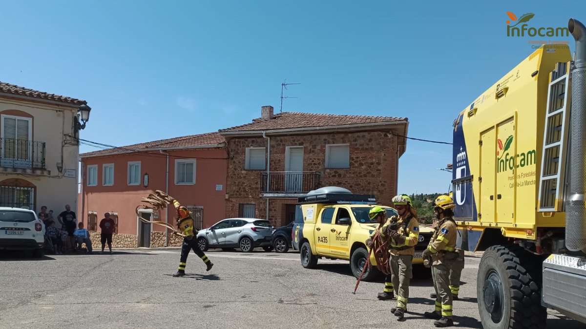 Plan_INFOCAM's tweet photo. Continuamos con las jornadas de sensibilización ante #IIFF en pueblos de #CLM para prevenirlos y que todos, mayores y pequeños, puedan conocer como actúan los #BBFF #INFOCAM del @gobjccm 🔥🔥
#RobledillodeMohernando en #Guadalajara
Contra #IIFF #ActuaresProteger
ℹ️ https://t.co/Mhzq0l5GJ1