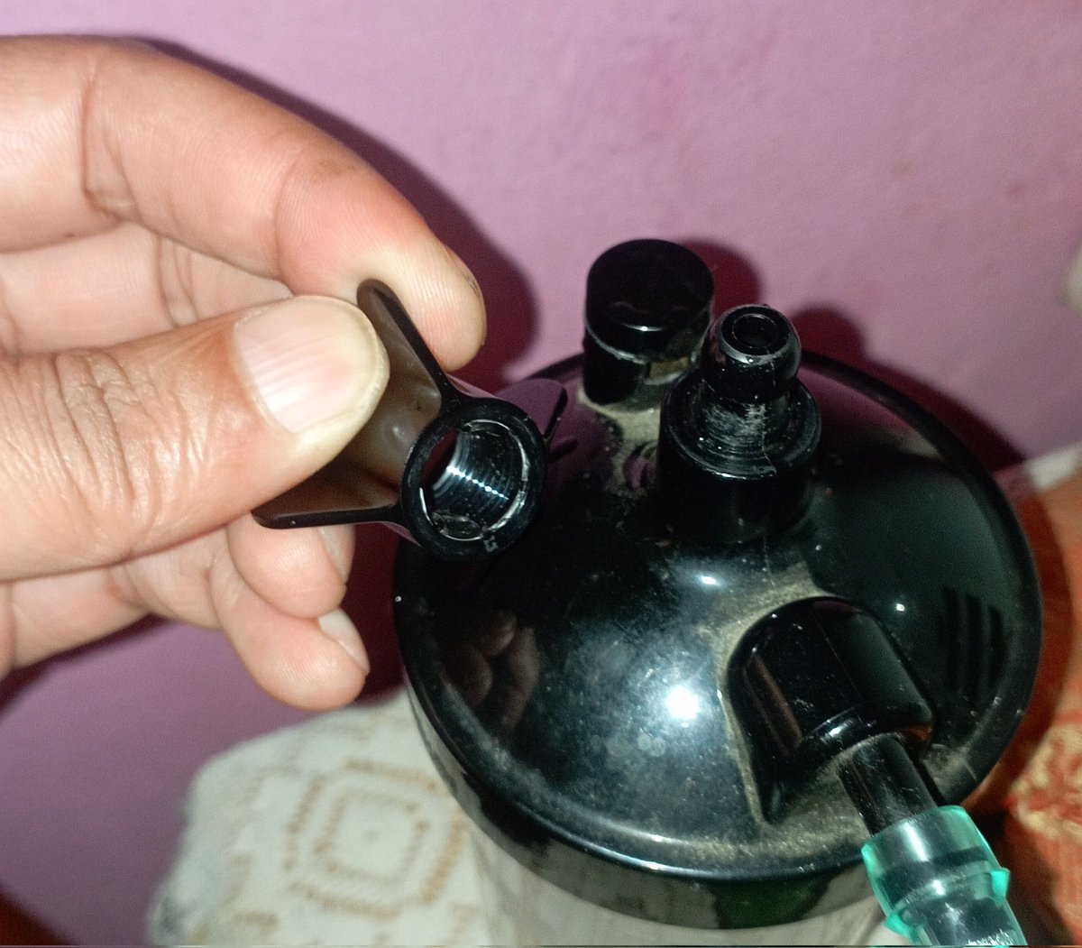 अक्सिजन मेसिनको त्यो बिर्कोको चुरी फुटेर काम नलाग्ने भयो
अब यो चेन्ज गर्न मिल्छ मिल्दैन ? मिल्छ भने कहाँ पाउन सकिन्छ ?