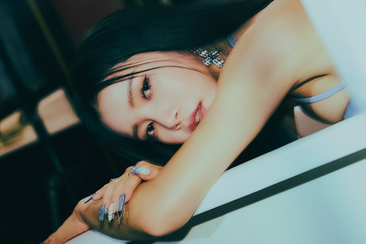 MAMAMOO's SOLAR responds to malicious comments about her viral cover of "GOLDEN" by HUNTR/X, firing back with:

"Bugs are bound to swarm to delicious food."