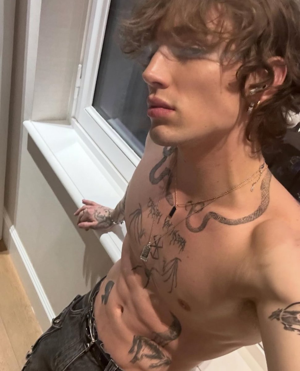 poemulnoptii's tweet photo. ᅠ

ᅠ

ᅠ

          ( ⠀⠀𝐒͟𝐄͟𝐃͟𝐔͟𝐂͟𝐓͟𝐈͟𝐕͟𝐄 ¸ ⠀31⠀⠀┄─┉⠀⅋

              ⏾⠀⠀̤̜̒̀̋̓̇  ⠀⠀𝘚𝘶𝘯𝔡𝔞𝔶.  ⠀魅惑的   ⠀⠀.. .
         ch. ⠀ ﾒ⠀\＿＿＿＿＿＿＿＿＿＿  🕷️

ᅠ

ᅠ

ᅠ https://t.co/cGh6hBbOCb