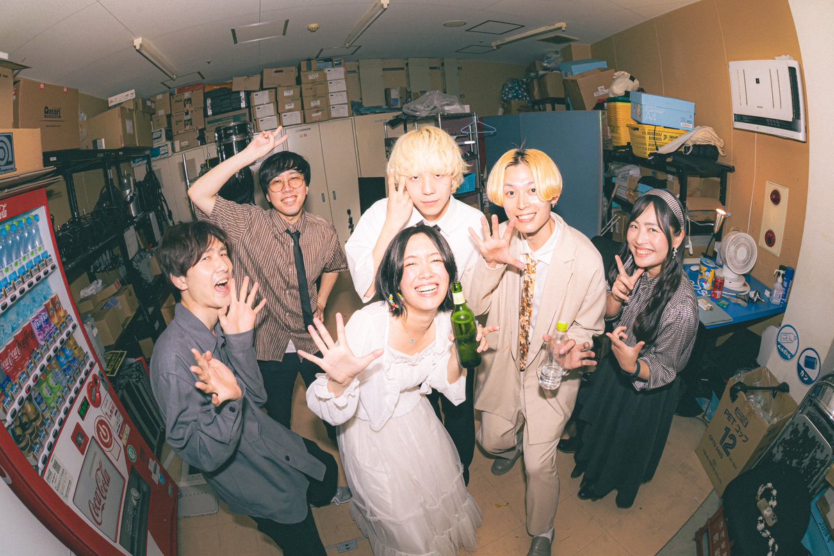 Charmantcoco's tweet photo. 🙏🏻🙏🏻夜の部ありがとうございました🙏🏻🙏🏻

15周年ワンマン！夜の部も終了しました！
ありがとうございました〜🙏🏻✨！

アンコール込み22曲の大ボリューム！
本当にありがとうございました🙇🏻‍♂️！

疲れたけど楽しすぎた〜😌✨！
16年目のしゃるここもよろしくね！

📸@daiki0123_photo 

#しゃるここ15th https://t.co/ZiwCZA1PJo