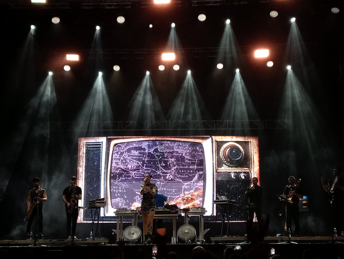 Ultrasonicos1's tweet image. Tras un año de espera, Iseo & Dodosound consiguieron sacarse la espinita del año pasado y tocar en las fiestas de #Barakaldo. Este año también llovió pero mucho menos que el año pasado.
lc.cx/F4ybr5
