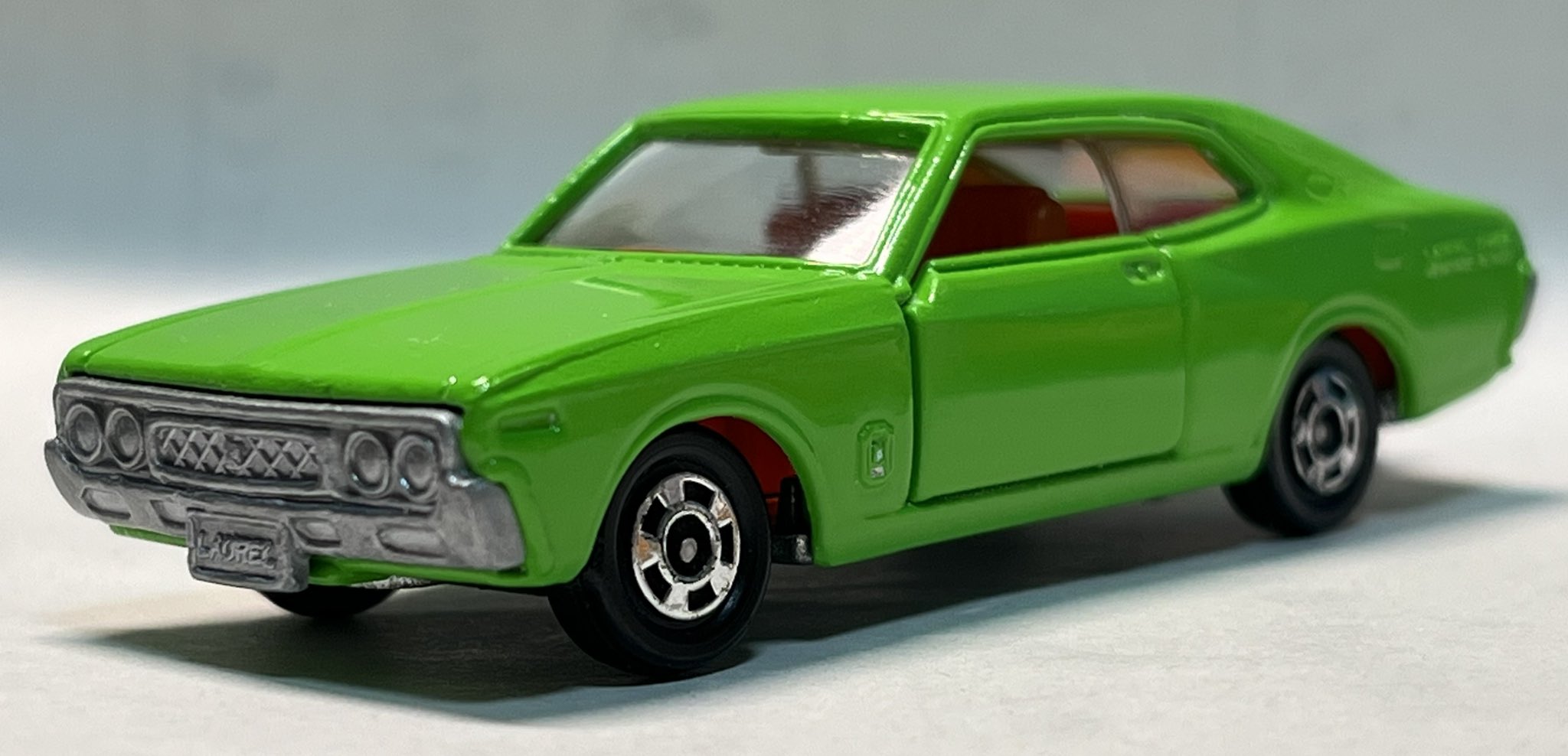 トミカ NISSAN LAUREL 2000SGX 黄緑Green トミカ 日本製 NO.74ニッサン ローレル 2000SGX - メルカリ
