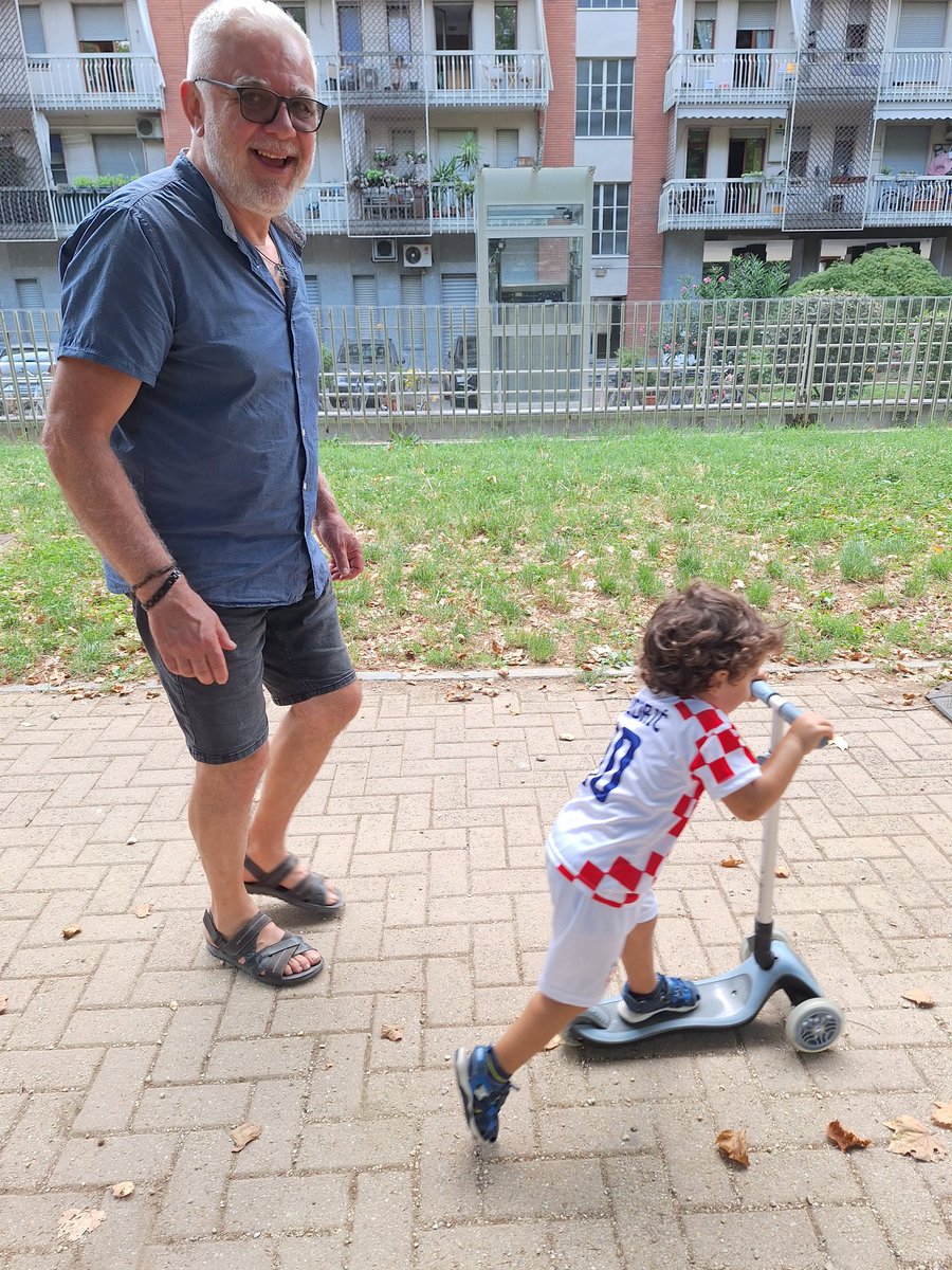 Oggi a Torino  a fare i nonni.
Non pensavo che bisognasse correre cosi per poterle stare dietro!!!