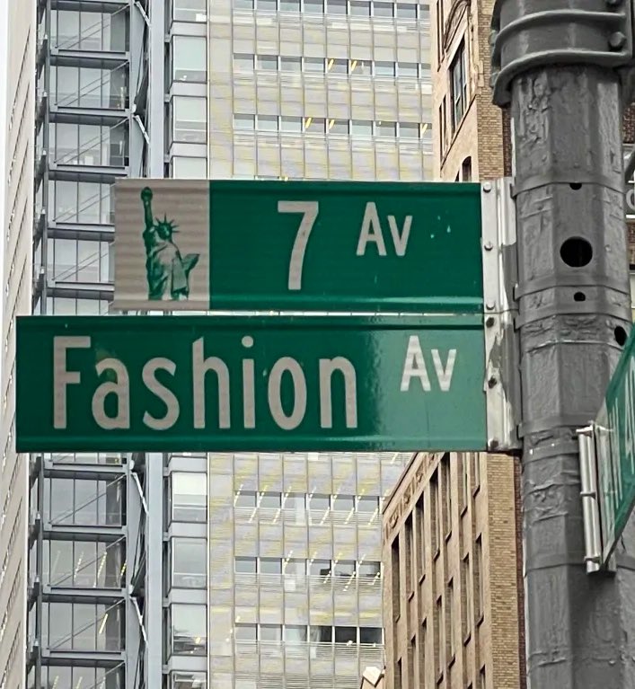 curatorWH's tweet image. New York’s Garment District became a hub for Jewish immigrants in the late 1800’s. Fleeing pogroms, Jews brought tailoring skills, built shops and led unions. By the 1920s Jews dominated fashion manufacturing, shaping American style from 7th Ave.
