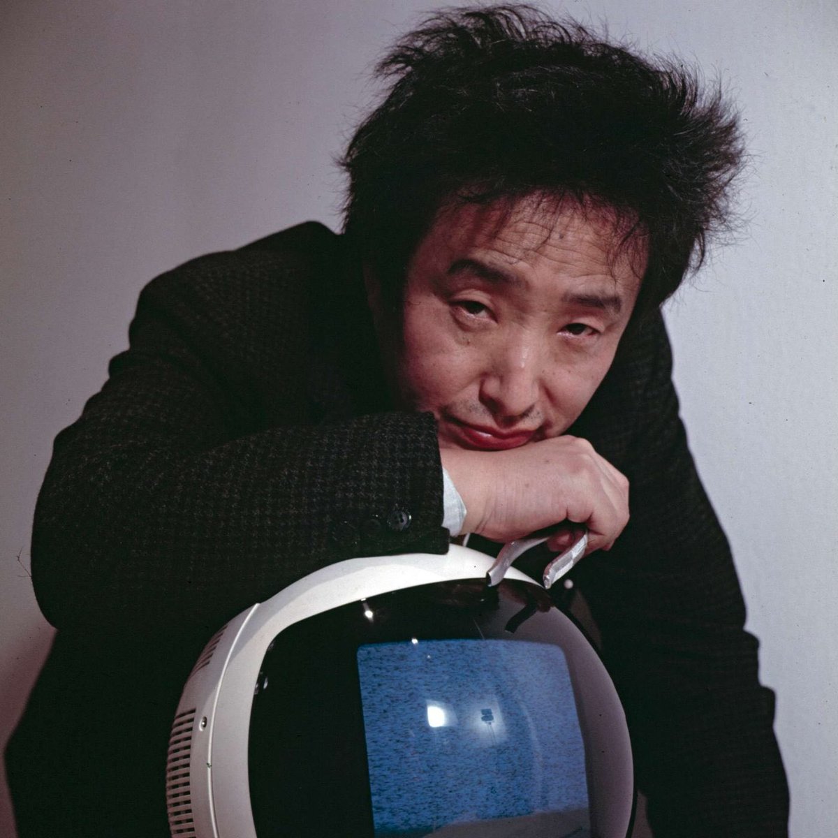 GVSHP's tweet image. #HappyBirthday to father of video art and longtime Villager Nam June Paik, born on this day in 1932. We take a look back at the remarkable arc of his life and career: villagepreservation.org/2023/01/31/nam…