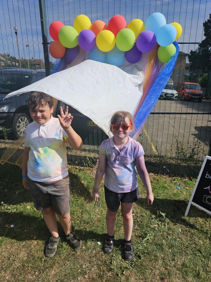 DisabledJourno's tweet image. Me and the kids had a great time getting powdered paint thrown at us for their last day of school.
6 weeks of slightly later alarms now! 😅