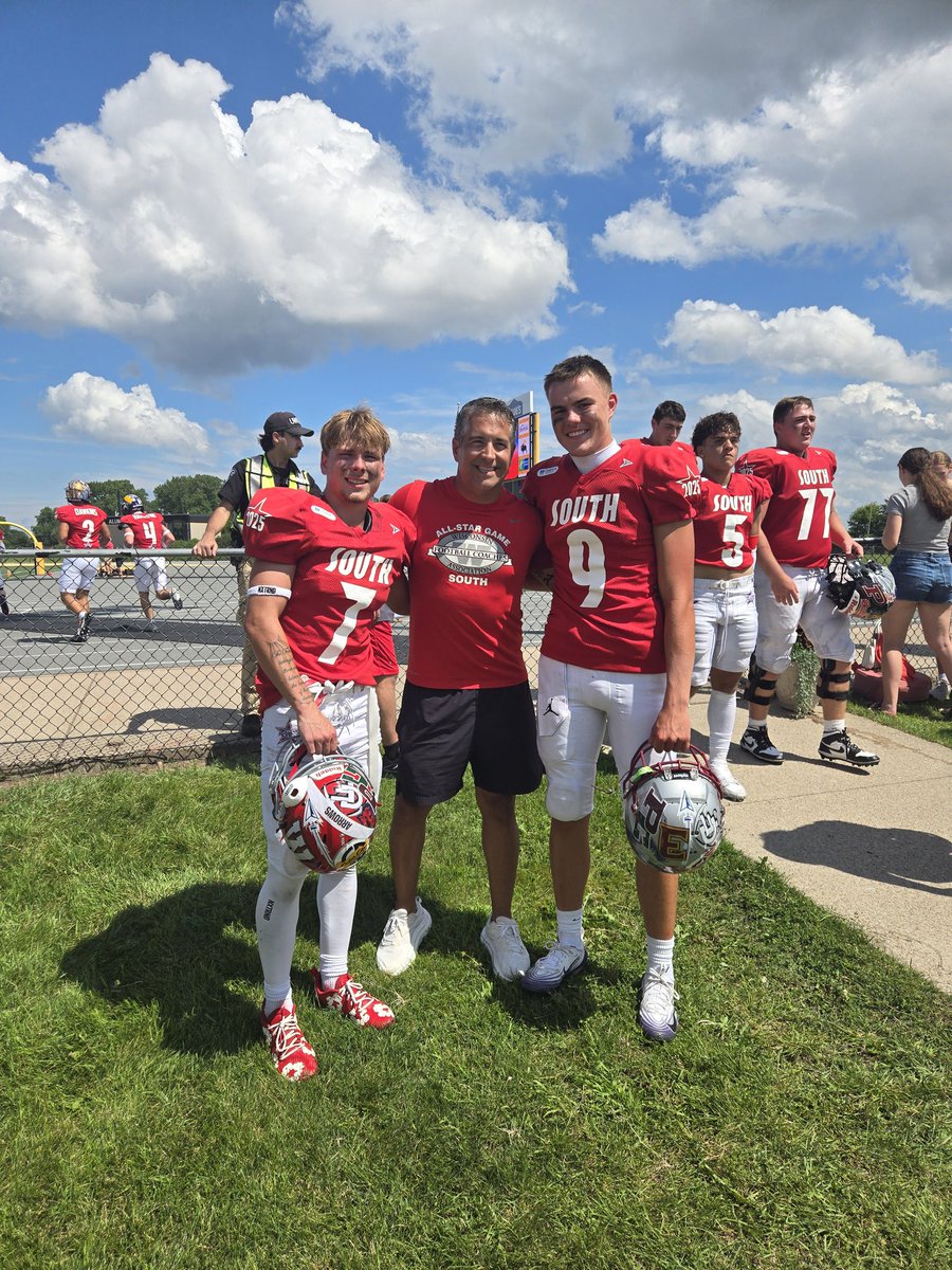 CoachAdamSmith's tweet image. I'm so incredibly proud of these young men! Top Line/ @WisconsinElite7 will not be the same without you! It was a joy to watch you play together one last time! Can't wait to see what your future holds for all of you! @msum_football @COSGIANTS_FB @MinnStFootball @UWECFootball…