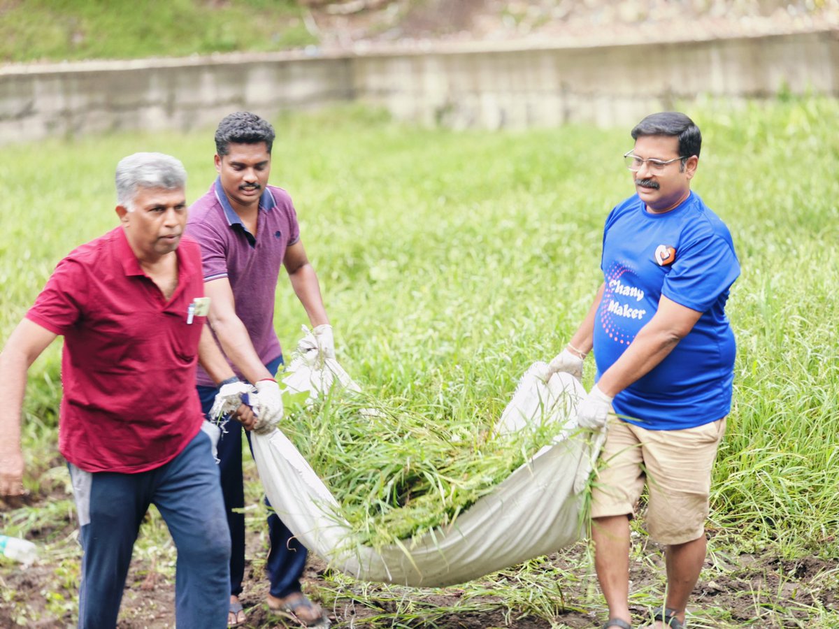 dayatiger197312's tweet image. #Volunteering for Environment Nature is a #blissful life activity.
Today Cleaning #Chitlapakkam Gangai Amman Pond
Team of Residents and Volunteers of @Chitla_Rising 
@AinthinaiCTC made a meaningful day removed the weeds &amp;amp; part of silt from pond getting it ready before the rains