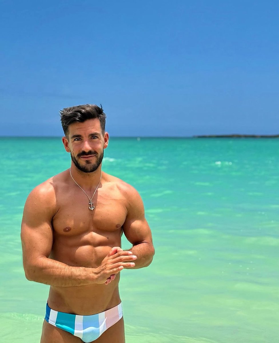 VisualCruising's tweet image. Lo mirás por estética. Te lo imaginás por maldad 💦