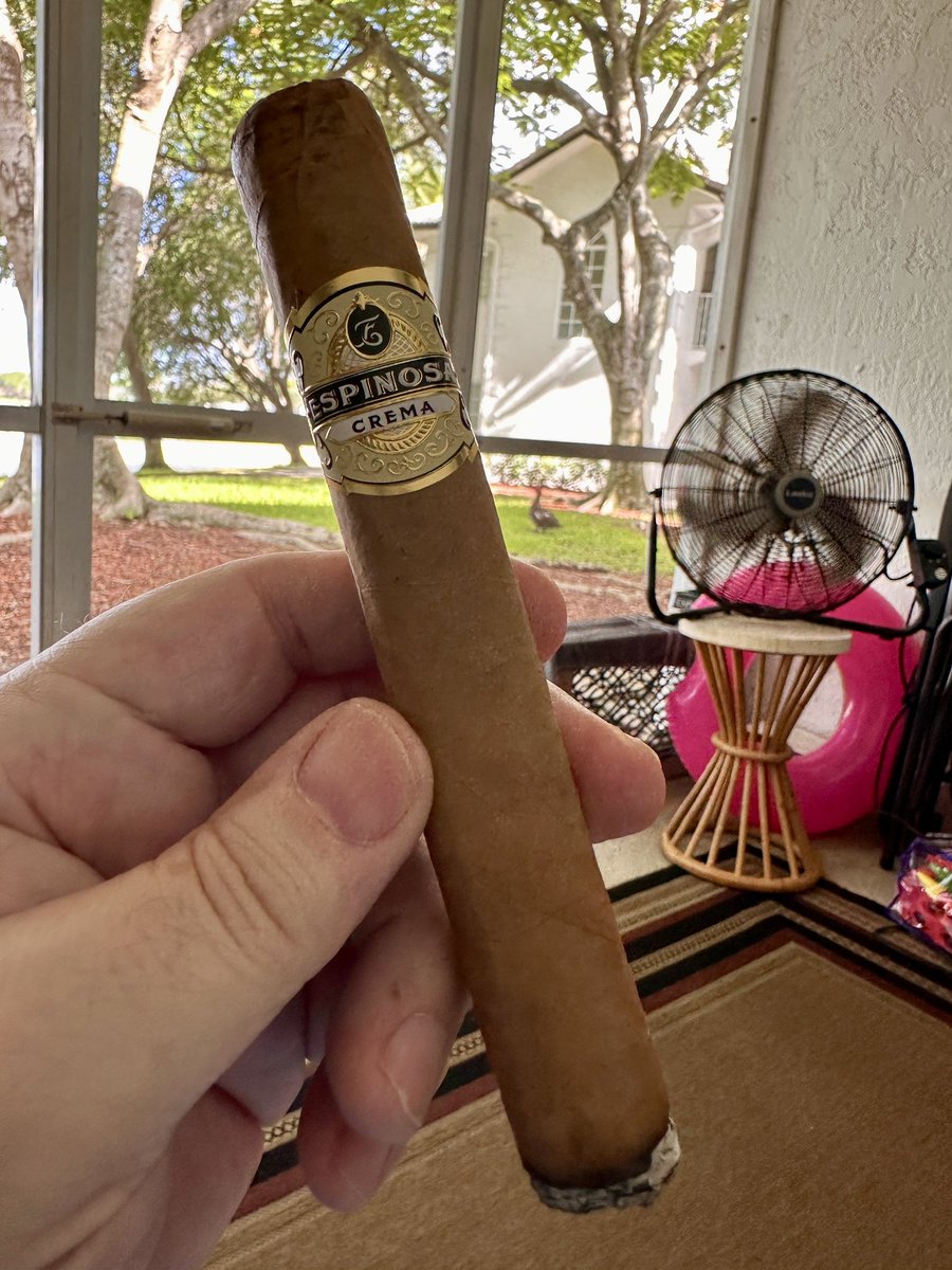 Stogie Chas is smoking Espinosa Crema. Rated with thumbs up! dojoverse.com/news-feed/p/69…