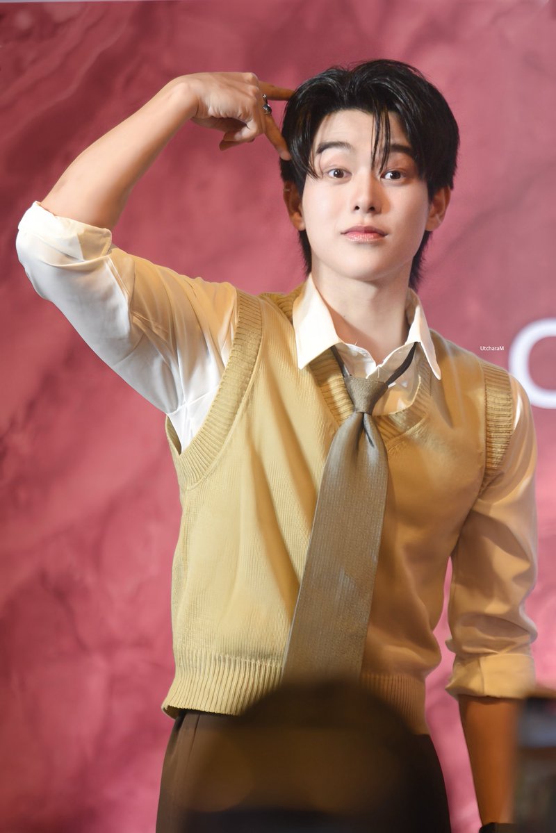 UtcharaM's tweet image. 250720 เหมียวน่ารักกก 🐱✌🏻
KRIT TOPS OF BEAUTY
#PanteneXKrit
#TOPSofBeauty2025
#KRITngamtanakijja #krmjtc