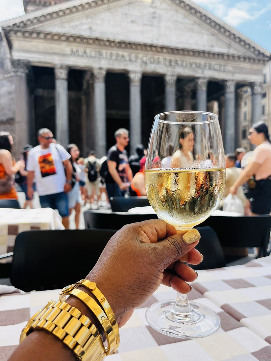 Rimmesfk's tweet image. Cheers to Peggy Sue for lifting a lid on his deadbeat fatherโs bullying ways which surprised no one who really knew him ๐๐๐
From Rome with snark๐