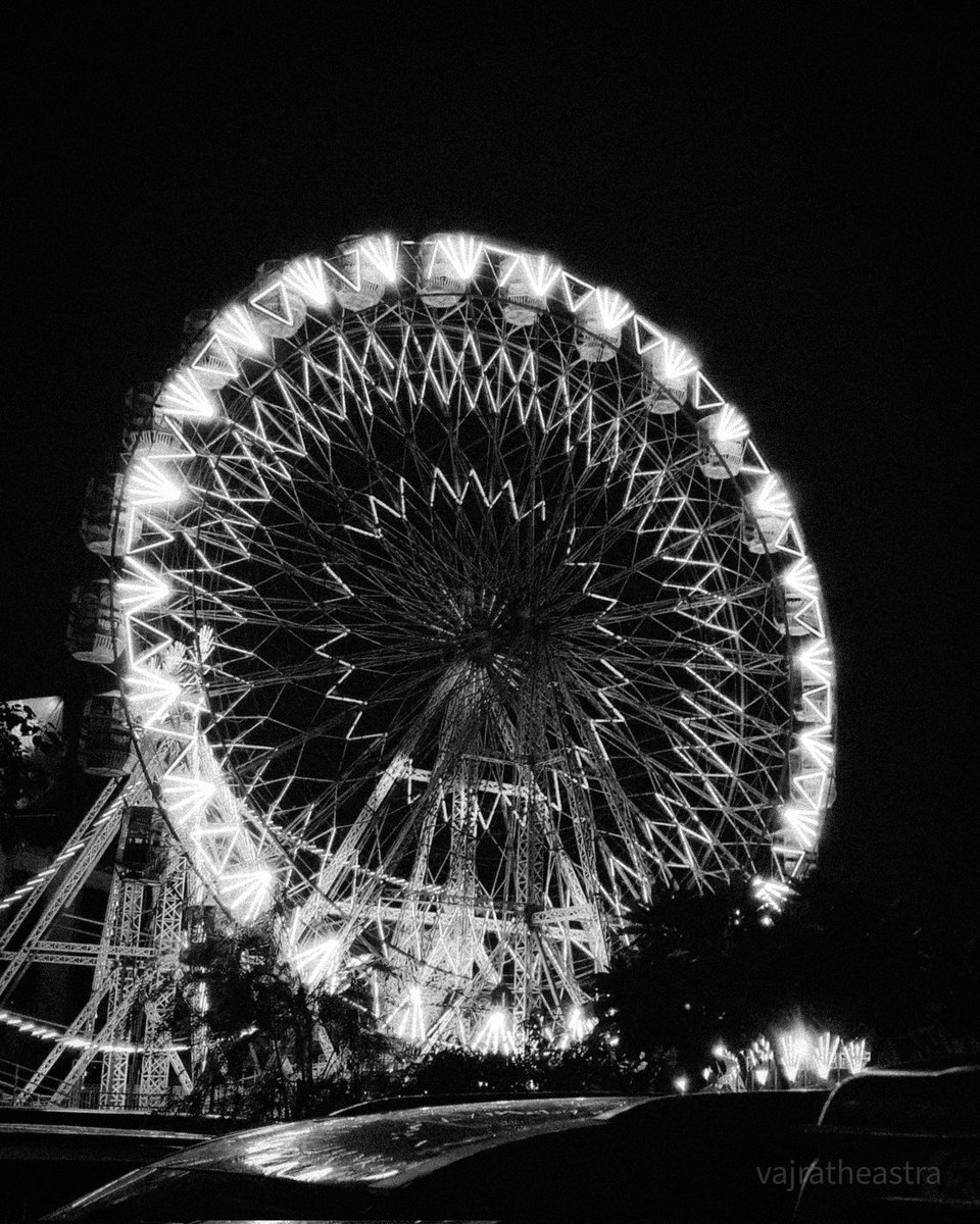 vajraTheAstra's tweet image. Black and White Frames.. ✨