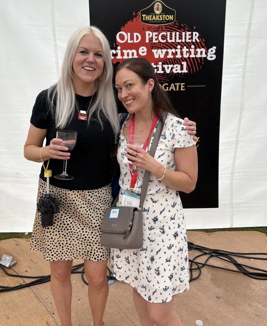 HelenCooper85's tweet image. Took so few photos at @TheakstonsCrime - had to resort to nicking other people’s! #Harrogate was epic and exhausting as always!
