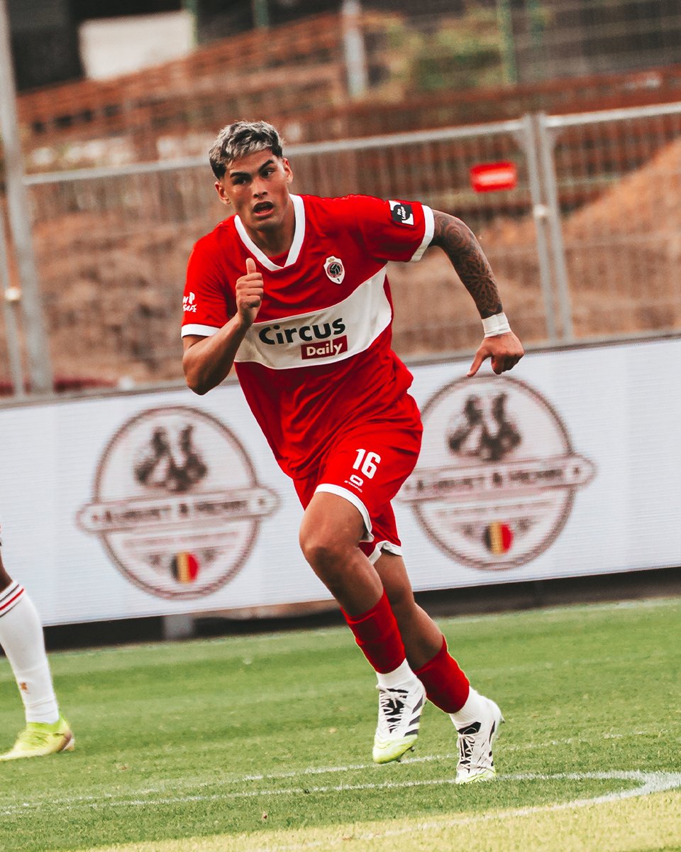 Vandaag stond een extra oefenwedstrijd op het programma tegen KAS Eupen. Gabriel Jesus en Achihi zorgden voor de Rood-Witte doelpunten in een 2-0 overwinning. 👊🔴⚪

Line-up: Nozawa - Bijl - Corbanie - Versrtaeten - Renders - Van Gelder ('70 Dierckx) - Benitez (60' Schelfhout) -