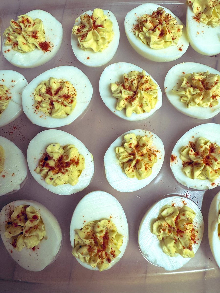 ESOTERIKA555's tweet image. Pasta salad and deviled eggs turned out yummy for the neighborhood bbq. Had a great time getting to know some more of my neighbors. Went and got a knew piping bag &tips so they could look fancier hahah