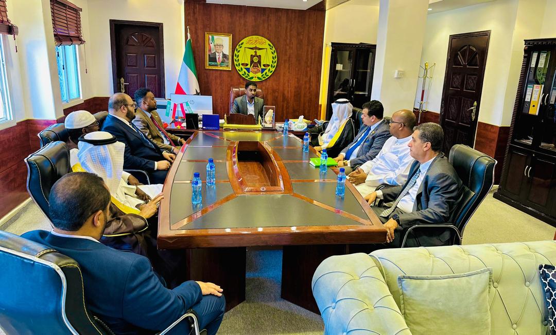 somalilandmfa's tweet image. The Director General of the @somalilandmfa, H.E. @mohamedabdirahm met with a high-level delegation led by the Director of the Arab-African Supreme Council for Economy to explore avenues for investment collaboration with Somaliland.