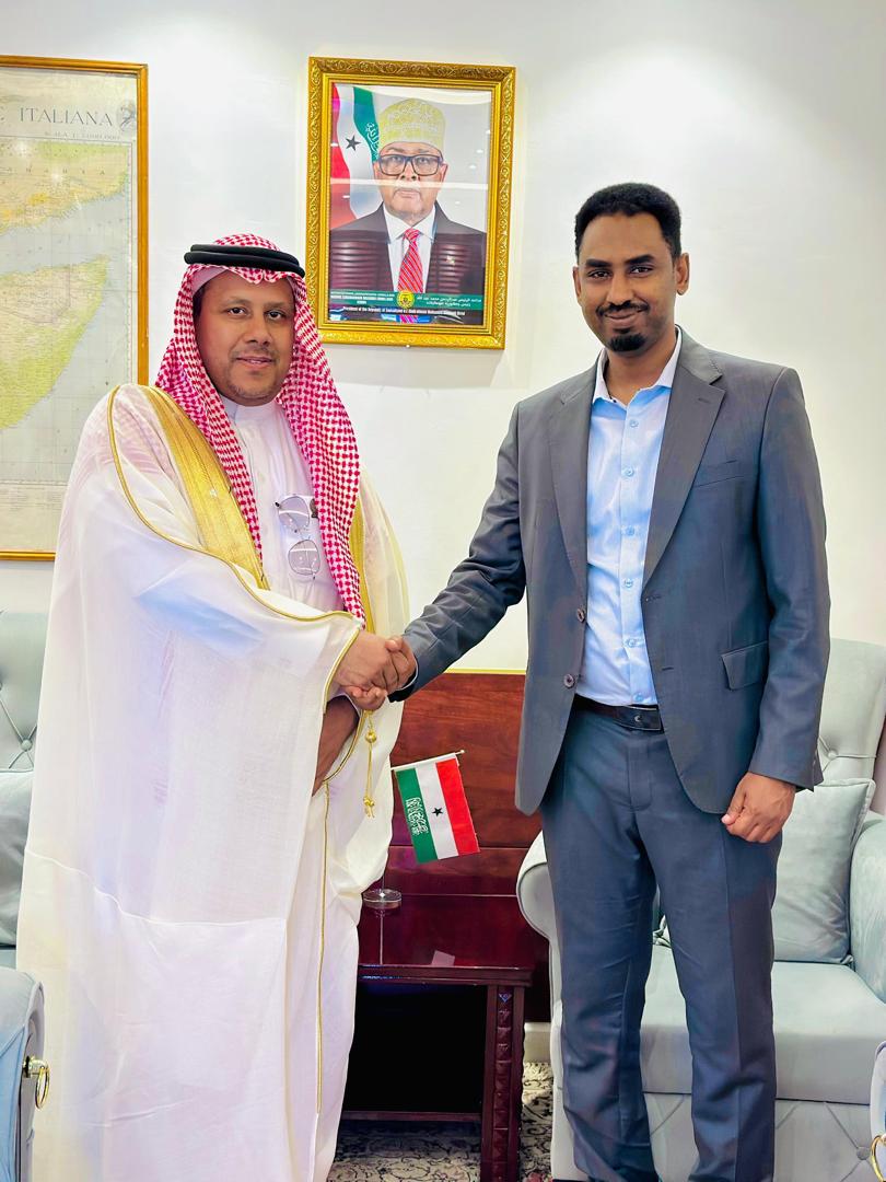 somalilandmfa's tweet image. The Director General of the @somalilandmfa, H.E. @mohamedabdirahm met with a high-level delegation led by the Director of the Arab-African Supreme Council for Economy to explore avenues for investment collaboration with Somaliland.