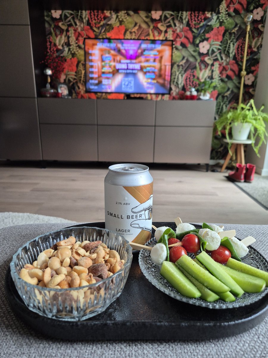 Denise_v_D_'s tweet image. Almost ready to enjoy the next segment, all I need is a glass and put my feet up! @sortedfood #doingthyme