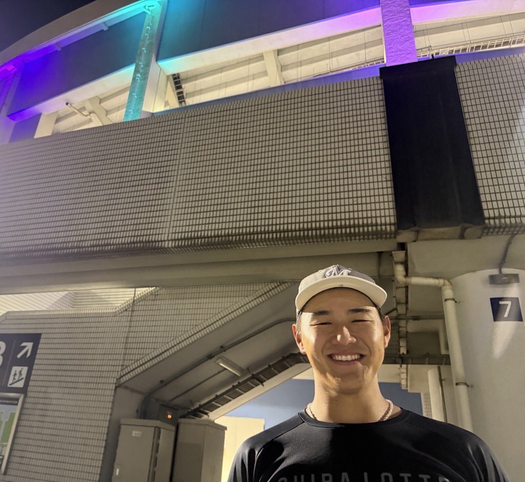 試合後は室内で打ち込んだ #西川史礁 選手。
試合前は本日、ファーストピッチセレモニーに登板したジェシーさんとキャッチボール。
「パワーもらいました！さすがのオーラを感じました」と刺激を受けていました。
明日は前半戦最終戦、いい形で締めましょう！
#chibalotte #広報