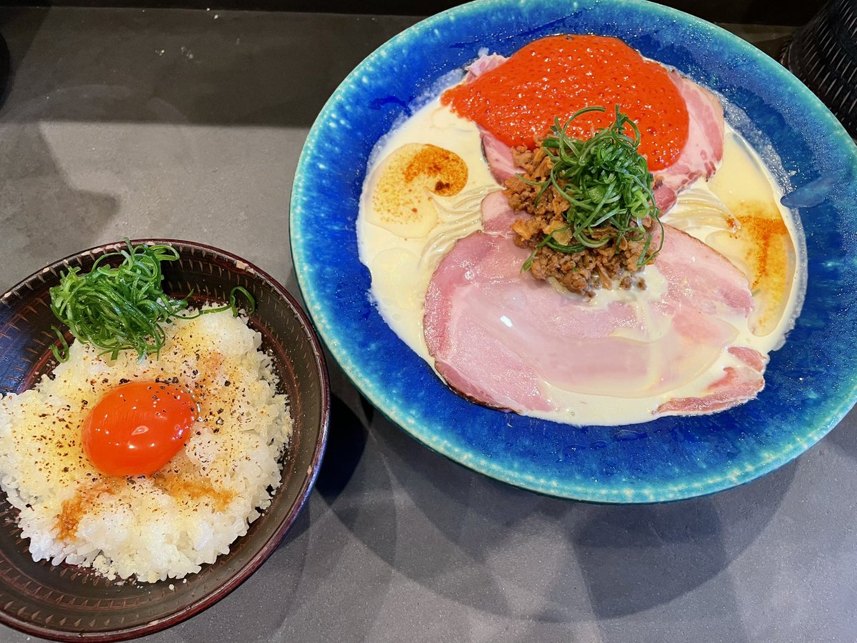 makay0809's tweet image. 劇場に入るとお弁当をいただけるので、今晩は久々のラーメン。そしてご飯も頼みます♫
今日と稽古中からのトウモロコシ冷やし3種類。
とうきびの冷やし麺〜甘酒添え@七彩飯店。とうもろこしの冷たいらぁ麺@ろく月。とうもろこしの冷やしらぁ麺@ Ramen Afro Beats。
トウモロコシ大好きー