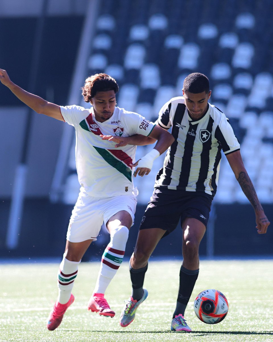 base_botafogo's tweet image. Intervalo de jogo: Placar agregado empatado em 1 a 1 diante do Fluminense pela final do Torneio OPG Sub-20. ⌚️
📺 Assista ao vivo com imagens na Botafogo TV: youtube.com/live/_9IkuX0p0…
📸 Arthur Barreto / BFR