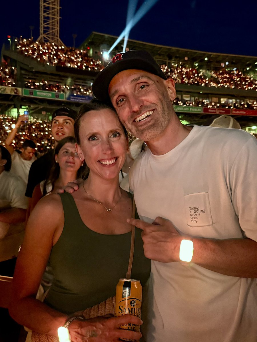 WAD1980's tweet image. What an epic night @fenwaypark!! 🫶🏻
@TuckerWetmore, @teddyswims, and @ThomasRhett all crushed it!