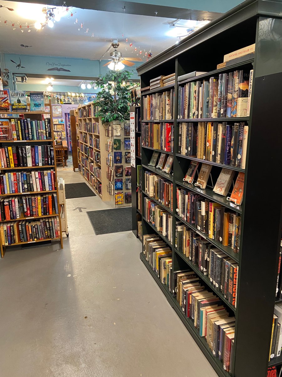 lookingglassop's tweet photo. Book Lovers Club members get 20% off all books this week! - https://t.co/CxDmAiwXvq https://t.co/RtNSgIuxHg