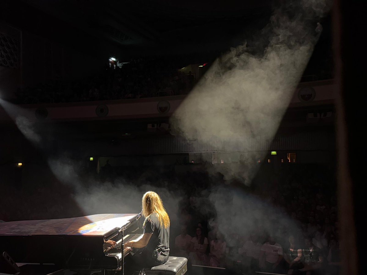 32 down, just 1 to go. Thank you Bath for a couple of truly special ones in your truly special Forum.
Starting to feel properly sad about this ending. It has been an amazing summer of nerding.
Final show in Nottingham tonight!

<a href="/TheForumBath/">The Forum, Bath</a> 
<a href="/RoyalNottingham/">TRCH</a> 

📷 Jimi Love