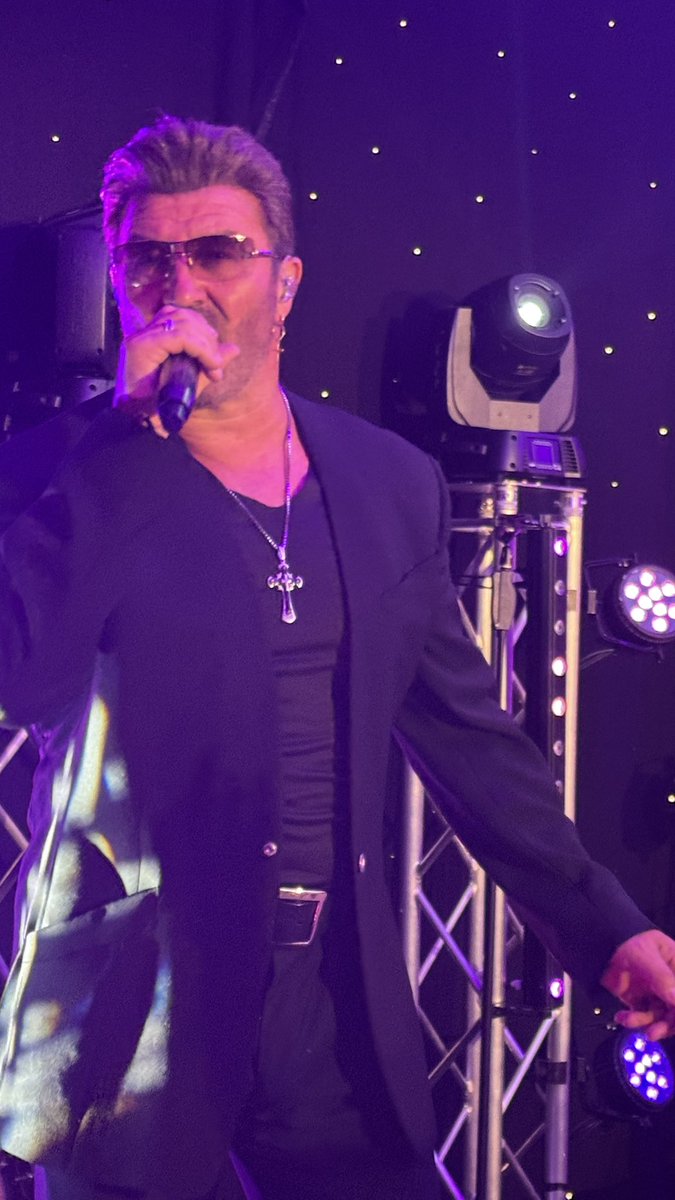 A wonderful night <a href="/PaulStrankMBE/">Paul Strank Charitable Trust</a> and an honour to speak about our work <a href="/SSChospices/">Shooting Star Children's Hospices</a> Thank you Irene, Paul &amp; Charlie for all you do. <a href="/officialblue/">BLUE</a> <a href="/TheoPaphitis/">Theo Paphitis</a>