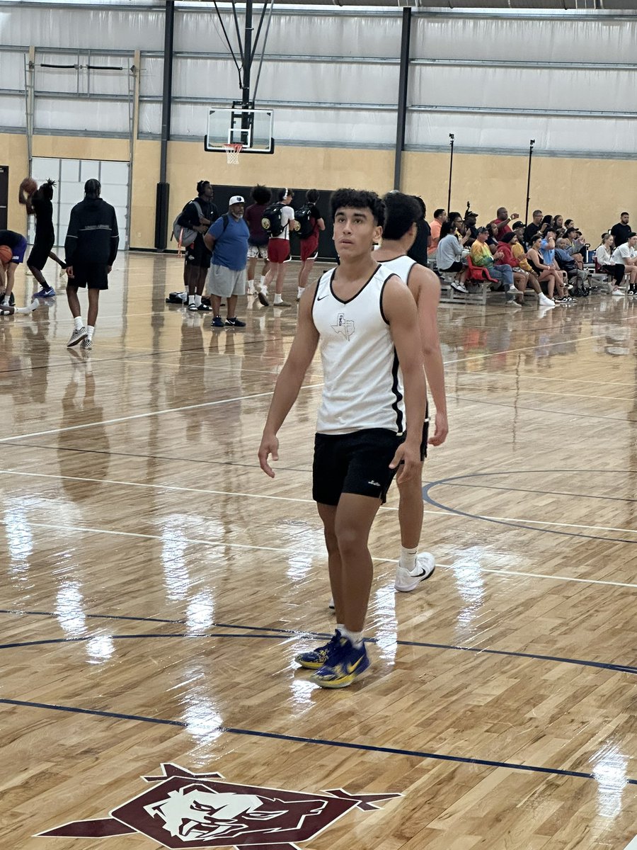 Alamo City Hoops (@alamocityhoops1) on Twitter photo 🏀Day 3 #SummerHoopsfest🏀
Effort, high motor & makes plays with or without the ball <a href="/EvanMcchesney10/">Evan McChesney</a> <a href="/ofgelite/">ONLY FEAR GOD ELITE</a> <a href="/LFHSBoysBKB/">LFHS Boys' Basketball</a>
#AlamoCityHoops 🏀Day 3 #SummerHoopsfest🏀
Effort, high motor & makes plays with or without the ball <a href="/EvanMcchesney10/">Evan McChesney</a> <a href="/ofgelite/">ONLY FEAR GOD ELITE</a> <a href="/LFHSBoysBKB/">LFHS Boys' Basketball</a>
#AlamoCityHoops