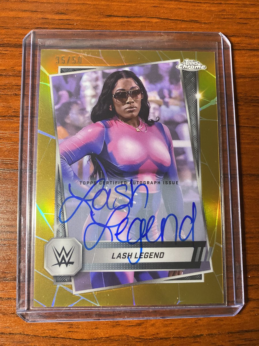 BurnzyBased's tweet image. Big @lashlegendwwe guy
Bought these as she was dominating in the Evolution battle royale