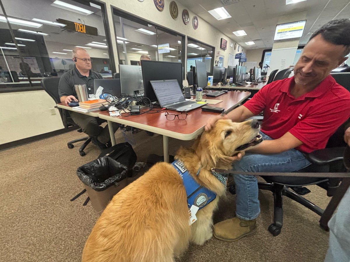 TDEM's tweet image. 🐾 Elijah & Joy recently came by the Texas State Emergency Operations Center to bring comfort and smiles to personnel working tirelessly to support TX’s flood response.
They provided a small boost as #TeamTexas continues working around the clock.
#TexasStrong