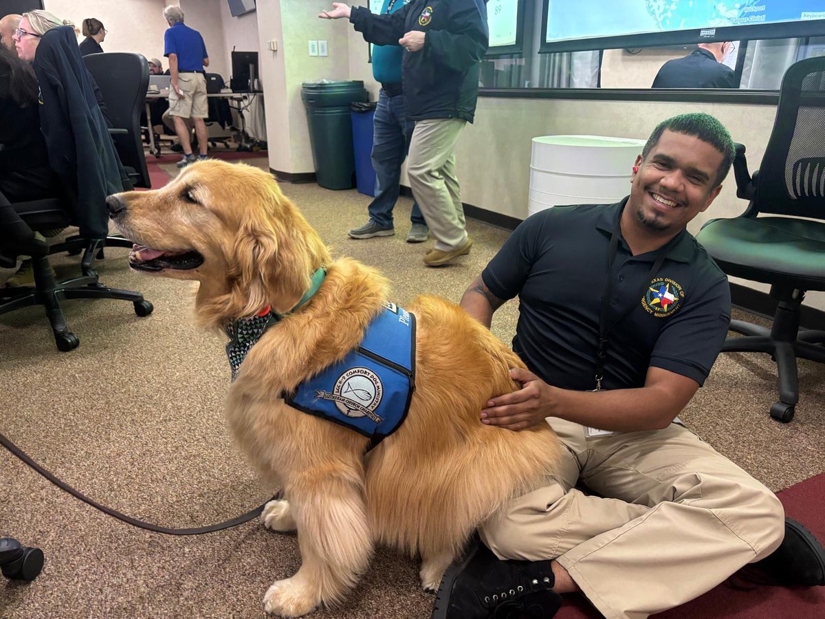 TDEM's tweet image. 🐾 Elijah & Joy recently came by the Texas State Emergency Operations Center to bring comfort and smiles to personnel working tirelessly to support TX’s flood response.
They provided a small boost as #TeamTexas continues working around the clock.
#TexasStrong