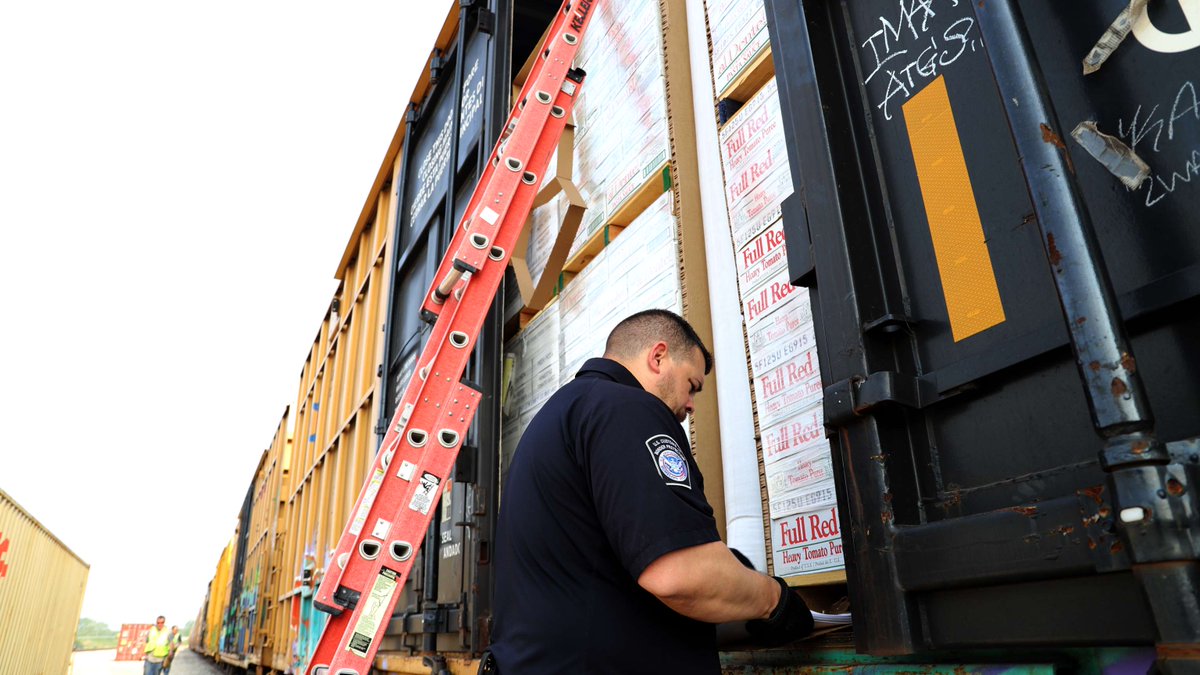 DFODetroit's tweet image. ONE CONTAINER AT A TIME: @CBP officers are hard at work inspecting shipping containers at rail yards across #Michigan and beyond. From contraband to counterfeit goods, nothing gets passed their watchful eyes.