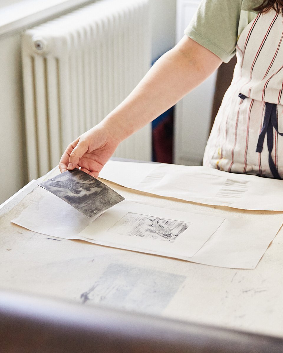 theBluecoat's tweet image. Get creative this August and learn all things etching. ☀️
Discover the chemical processes used to create a copper sulphate etched plate, and make your own beautiful series of prints.
Sat 9 Aug, 11am-5pm
£80 (all materials included)
Book now: thebluecoat.org.uk/whatson/intro-…