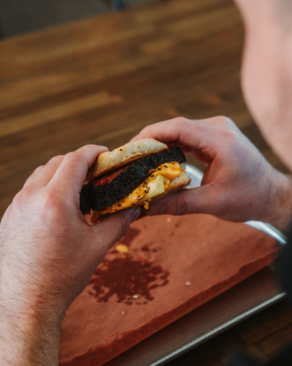 HurtadoBBQ's tweet image. Brisket Biscuit. 🍳
Say it three times fast, then come get one. We’ve got your breakfast covered every day from 7–11 AM only at our Fort Worth location!