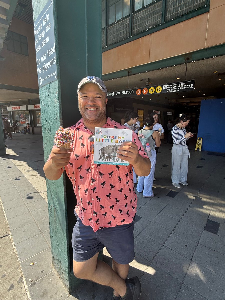 linc_nyc's tweet image. It’s 🍦National Ice Cream Day & we’ve got the scoop!Our LINC team is sharing fave summer reads + icy treats:
📚Little Astrology Catrinas by Mariana Galvez
📚You Are My Little Baby by Eric Carle
📚The Watermelon Seed by Greg Pizzoli!
Celebrate w/ a cone + a book today!📖🍨