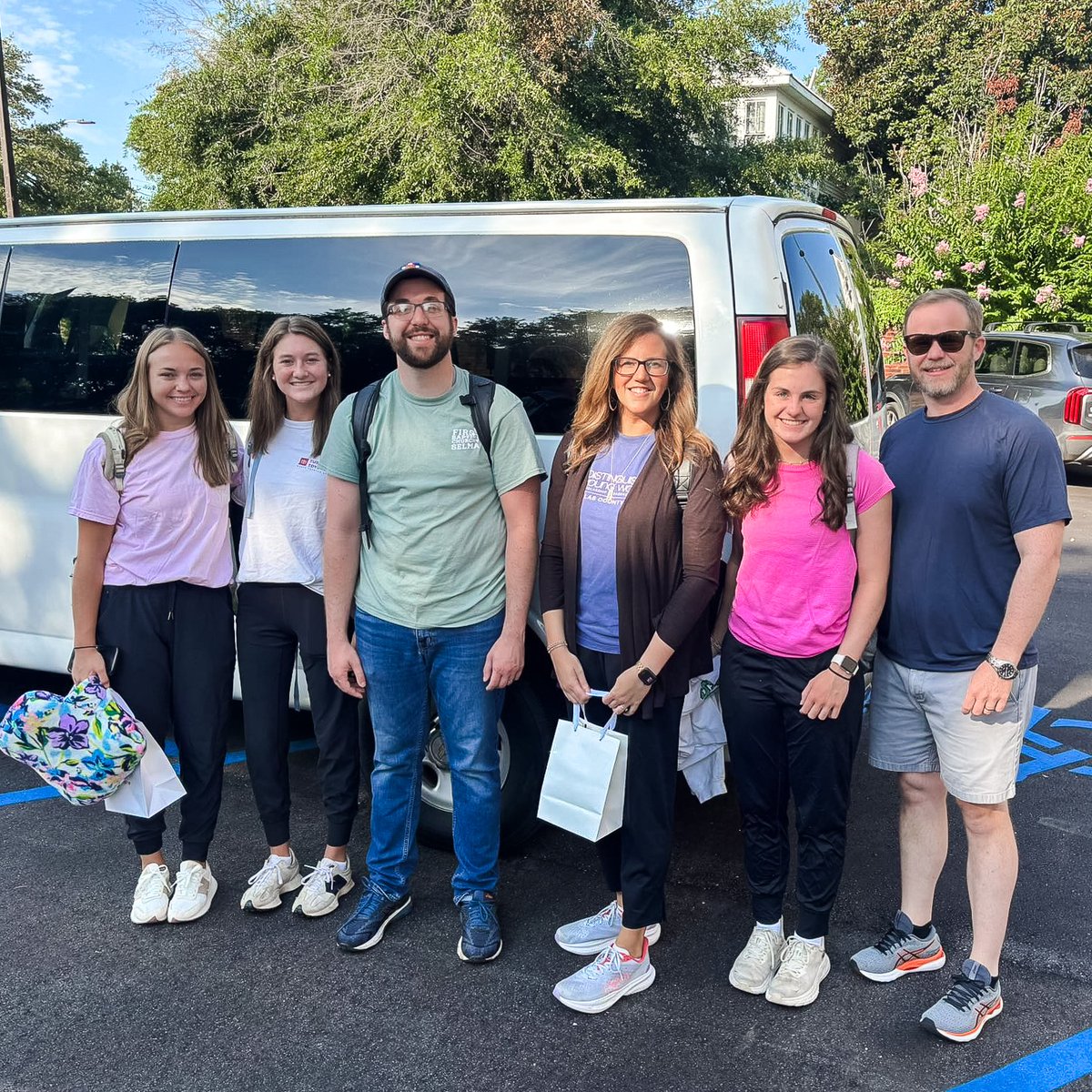 NAMB_SBC's tweet image. After more than a decade of not taking mission trips, the people of First Baptist Church in Selma, Alabama, were ready to move from the pews to the mission field! 🙌
Since their new pastor, Tim Mathis, arrived, the church has:
✈️ Traveled to Vermont for a vision trip
🤝 Served…