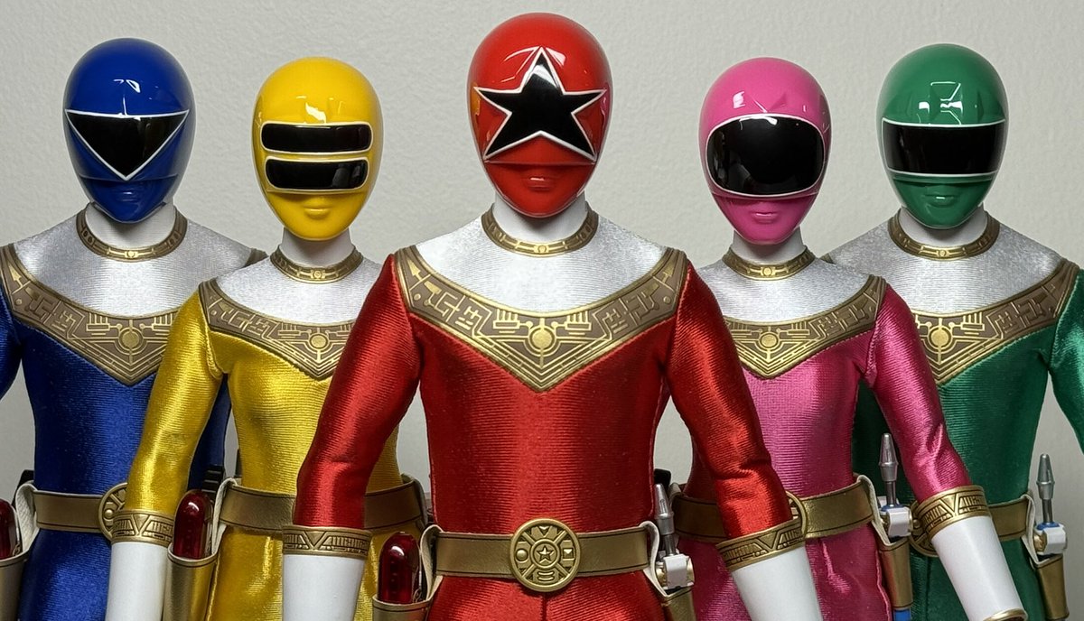CCLemon99's tweet image. I definitely wasn’t up until like 3AM taking pics of these handsome fools. I never imagined that Ohranger would get this much love for its 30th.
Sure it’s Power Rangers Zeo…but we all know what’s up.