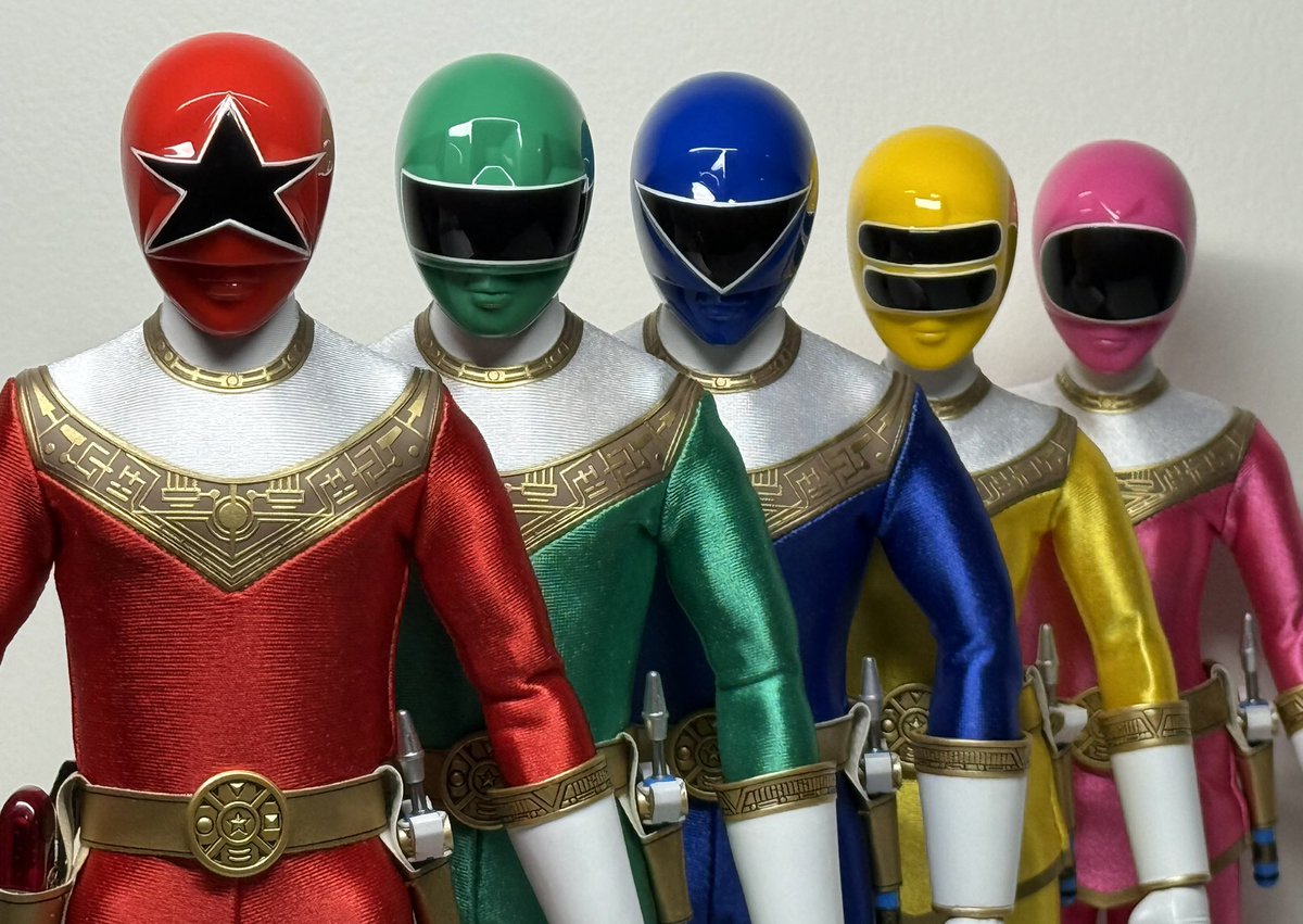 CCLemon99's tweet image. I definitely wasn’t up until like 3AM taking pics of these handsome fools. I never imagined that Ohranger would get this much love for its 30th.
Sure it’s Power Rangers Zeo…but we all know what’s up.