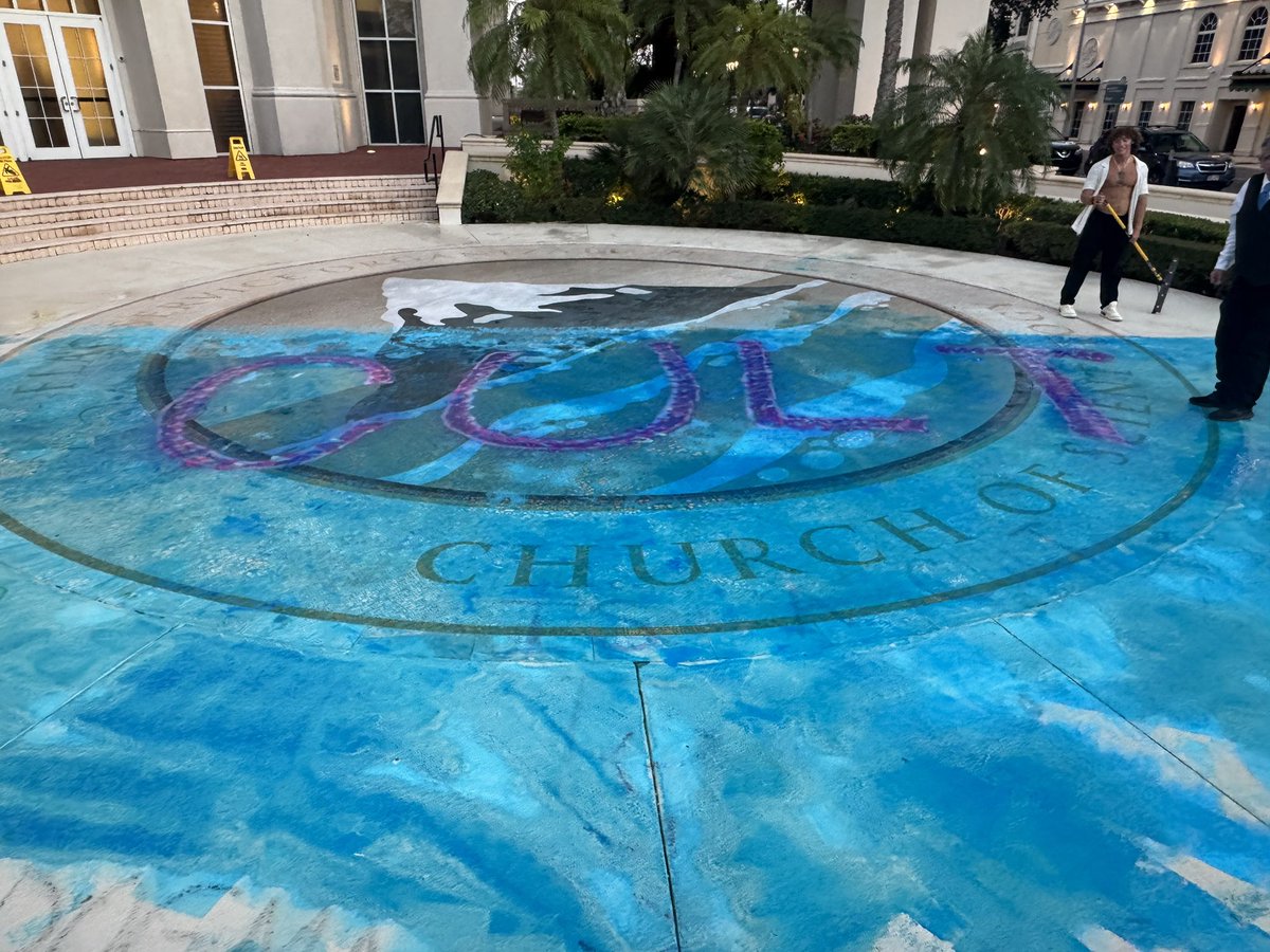 I like this color blue! The letters could use some more pop though. We’ll fix that for next time. Thank you to everyone who joined us in downtown Clearwater, FL for our weekly Friday evening Scientology protest.